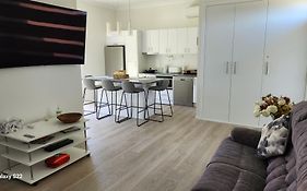 Tranquil Bush Setting Apartment Hobart 2 Bedroom And Pet Friendly